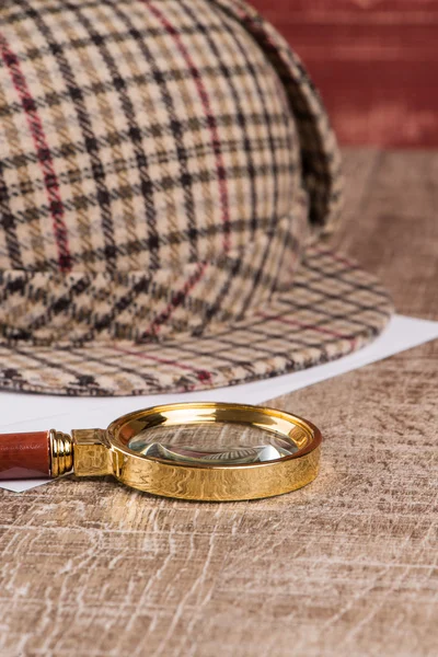Sherlock Hut und Lupe — Stockfoto