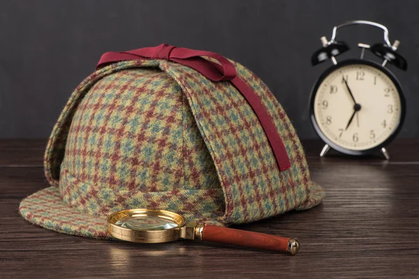 Sherlock hatt och förstorande glas — Stockfoto