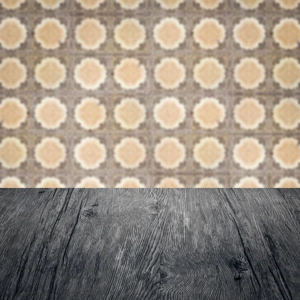 Blat z drewna i rozmycie rocznika płytki ceramiczne wzór ściana — Zdjęcie stockowe