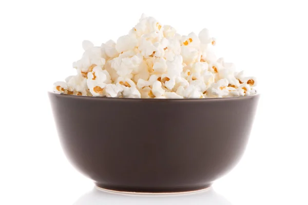 Popcorn in una ciotola marrone — Foto Stock
