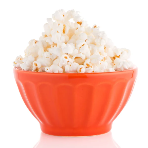 Popcorn in una ciotola arancione — Foto Stock