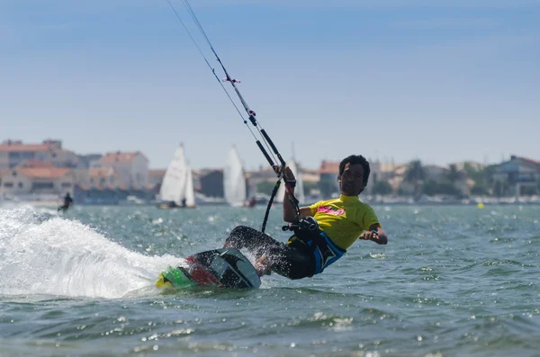 Paulo Azevedo kitesurfen — Stockfoto