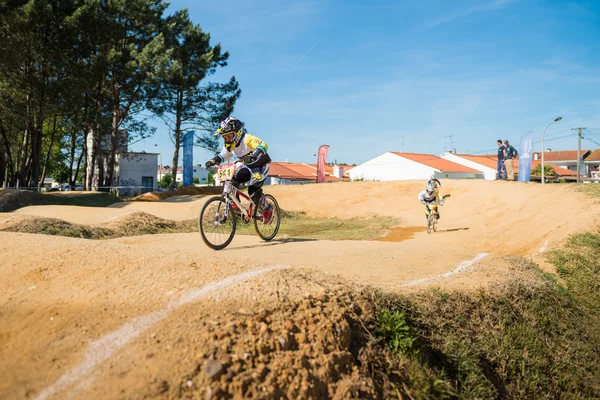 Ivan Pedrosa liderando a corrida — Fotografia de Stock