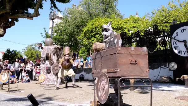 Stracił koła czasu wykonywane przez poważne klauni z Wielka Brytania, Niemcy i Austria — Wideo stockowe