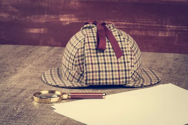 Sherlock Hat and magnifying glass — Stock Photo, Image