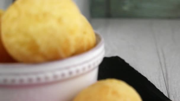 Сырные булочки Бразилии — стоковое видео