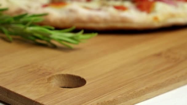 Pizza with bacon, olives and tomato — Stock Video