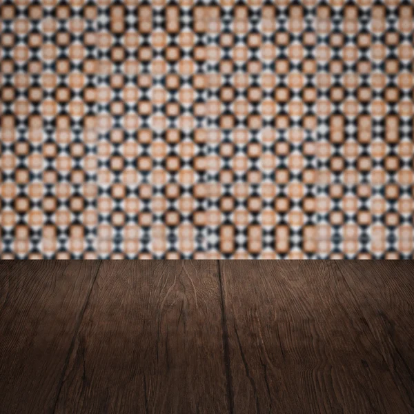 Blat z drewna i rozmycie rocznika płytki ceramiczne wzór ściana — Zdjęcie stockowe