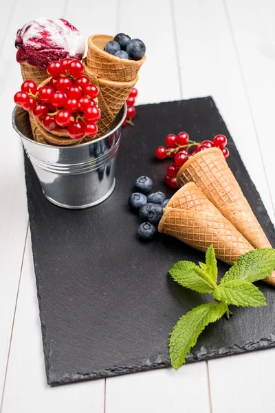 Kužel zmrzliny Berry — Stock fotografie