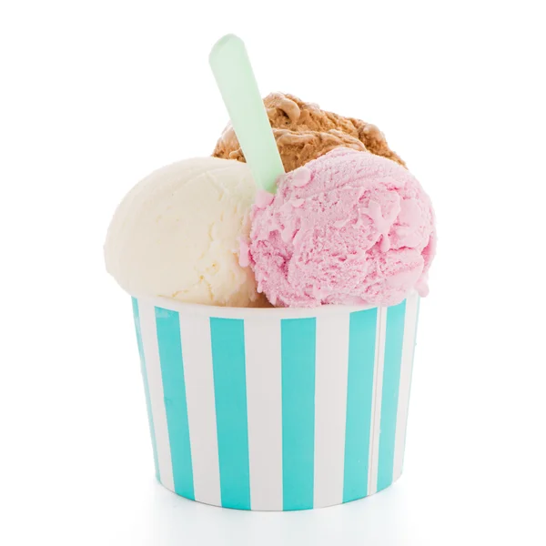 Cuchara de helado en taza de papel — Foto de Stock