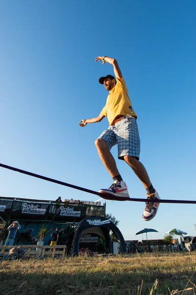 Andre antunes rendimiento de Slackline —  Fotos de Stock