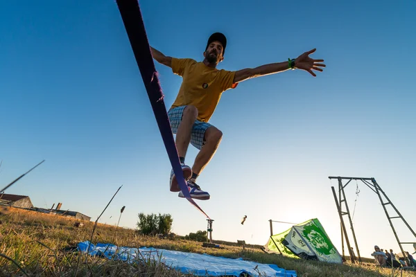 Andre antunes rendimiento de Slackline —  Fotos de Stock