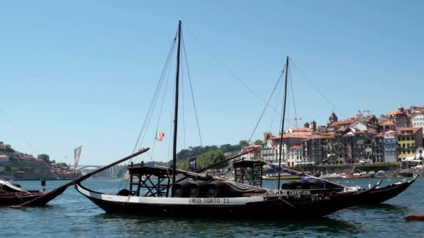 Río Duero y barcos tradicionales — Vídeos de Stock