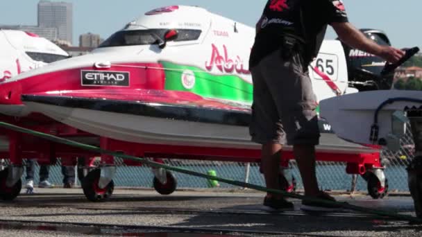 Equipo Abu Dhabi preparativos del barco — Vídeo de stock