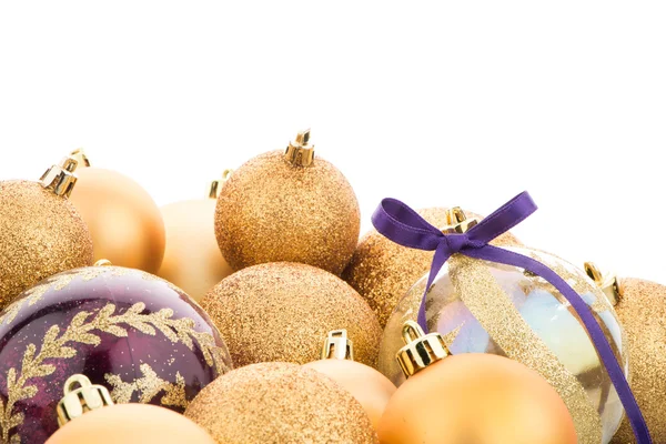 Золотые рождественские шары — стоковое фото
