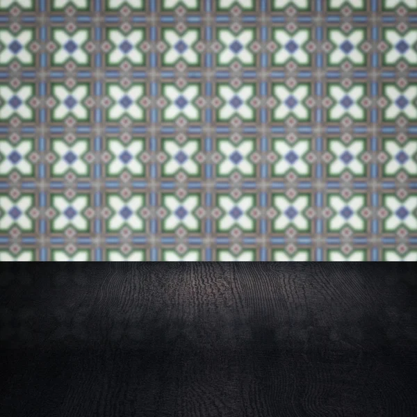 Wood table top and blur vintage ceramic tile pattern wall — Stock Photo, Image