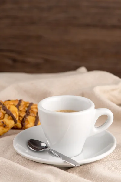 Taça de café branco com café — Fotografia de Stock