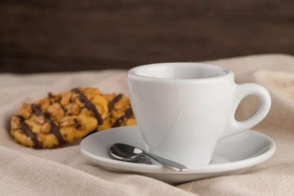 Weiße Kaffeetasse mit Kaffee — Stockfoto