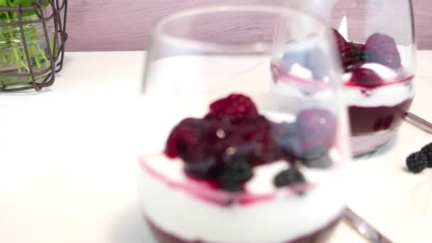 酸奶沙漠 — 图库视频影像