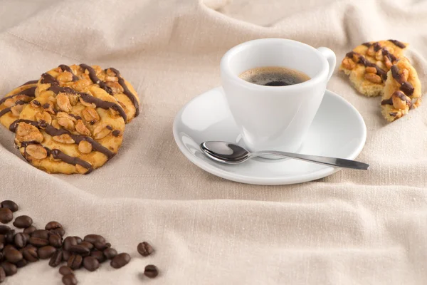 Witte koffie kopje met koffie — Stockfoto