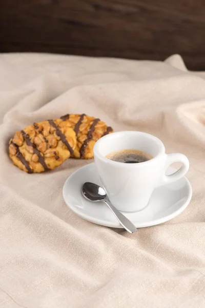 Weiße Kaffeetasse mit Kaffee — Stockfoto