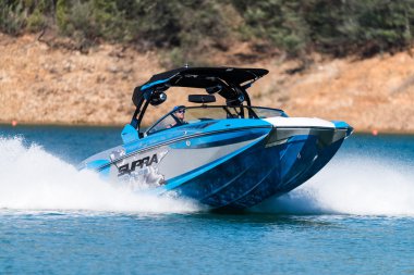 Supra Boat