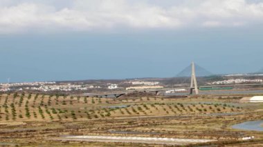 Guadiana Nehri üzerinde köprü