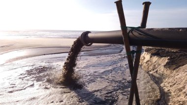 Portekiz 'in Ovar kentindeki hidrodinamik dengeyi optimize etmek için Atlantik Okyanusu' na yapılan tortu değişimi müdahalesi.