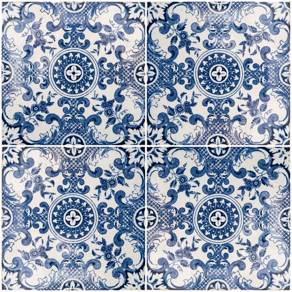 Azulejos tradicionales esmaltados portugueses — Foto de Stock