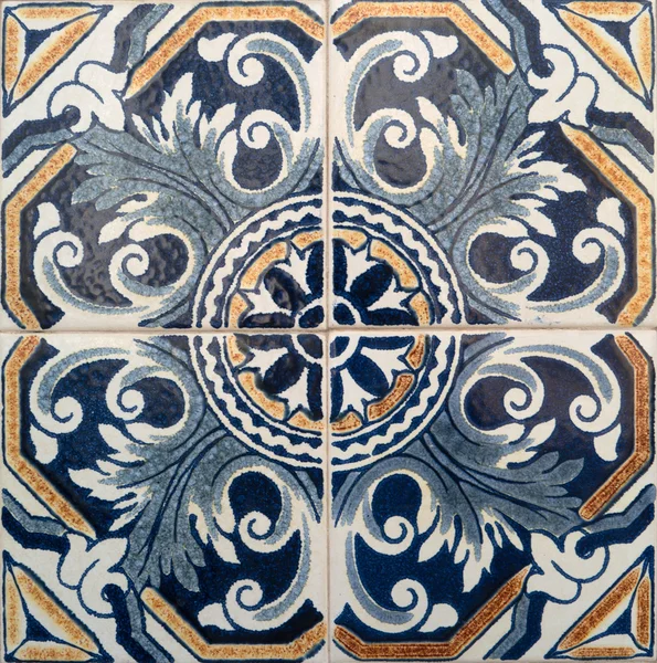 Azulejos tradicionales esmaltados portugueses — Foto de Stock