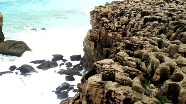 大海和岩石在里斯本，葡萄牙 — 图库视频影像