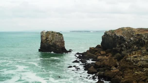海とポルトガル、ペニシェの岩 — ストック動画
