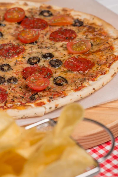 Nahaufnahme von italienischer Pizza — Stockfoto