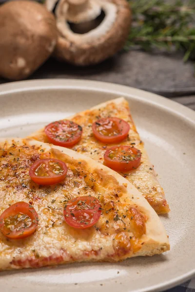 Nahaufnahme von italienischer Pizza — Stockfoto