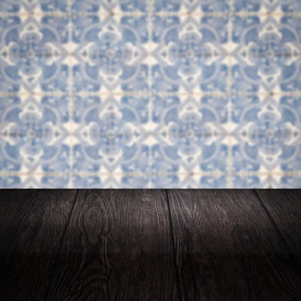 Wood table top and blur vintage ceramic tile pattern wall — Stock Photo, Image