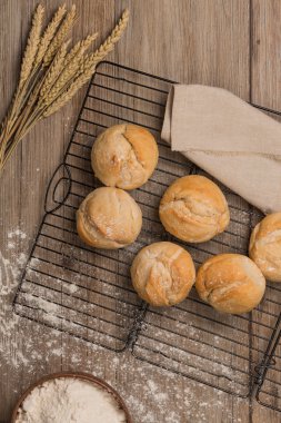 Taze pişmiş ekmek.