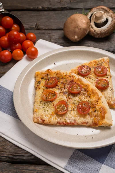 Nahaufnahme von italienischer Pizza — Stockfoto