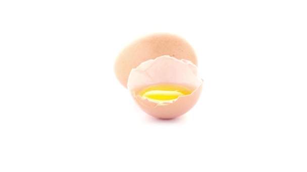 Raw eggs isolated on white — Stock Video