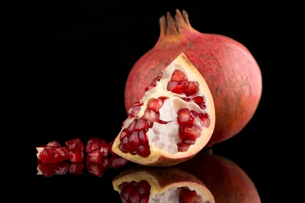 Ripe pomegranate fruit — Stock Photo, Image