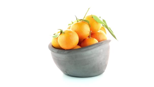 Tangerines on clay bowl — Stock Video