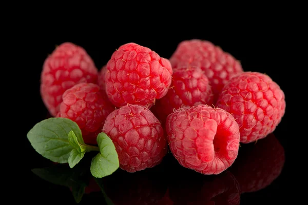 Frambuesas con hojas —  Fotos de Stock