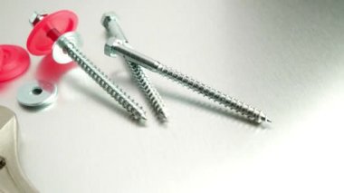 Spanner aracı ve vidalar