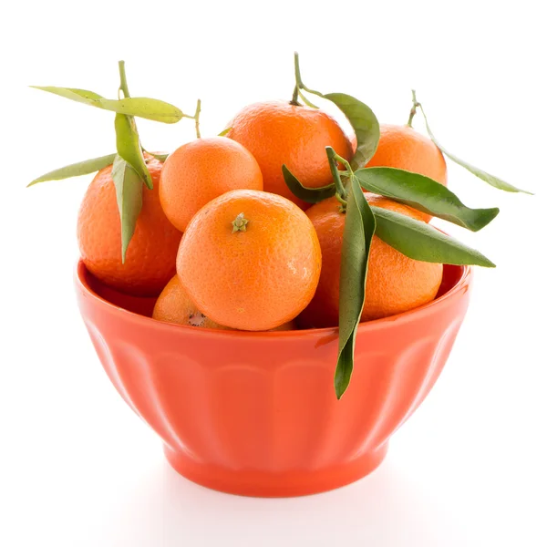 Mandarinen auf Keramik-Orangenschale — Stockfoto