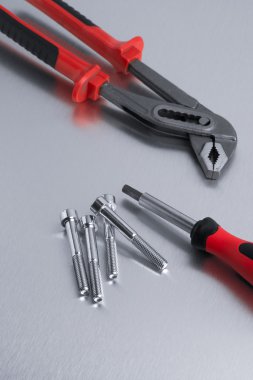 Spanner aracı ve vidalar