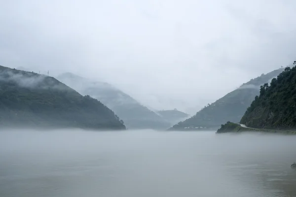 Nevel landschap — Stockfoto