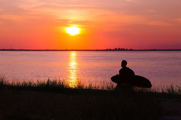 Surfista spiaggia tramonto — Foto Stock