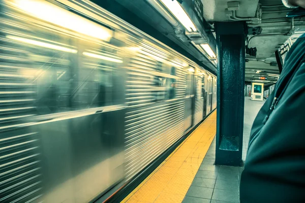 Metro trein vervagen — Stockfoto