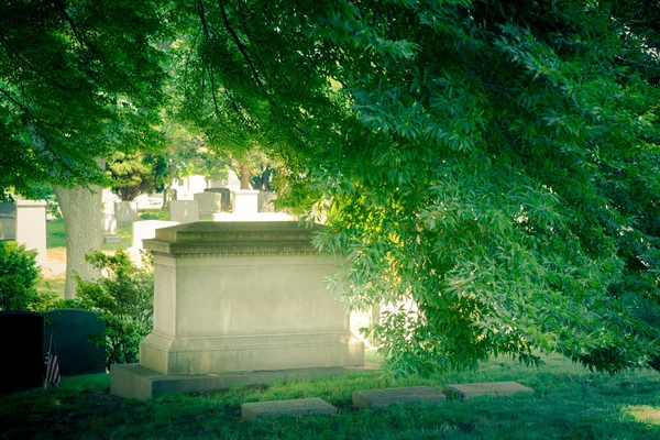 Sepultura de lápide do cemitério — Fotografia de Stock