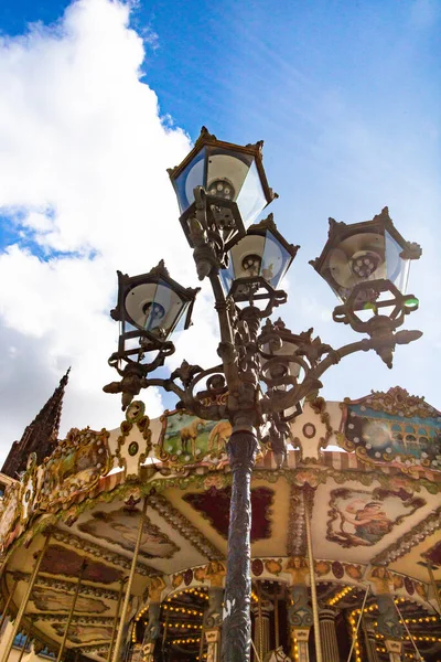 Lampadaire Vintage Avec Carrousel Arrière Plan — Photo