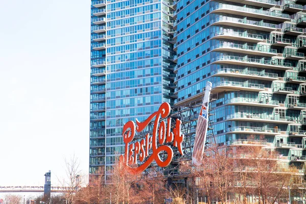 ニューヨーク市 ニューヨーク 2019年2月19日 ニューヨークの歴史的なペプシ コーラの看板を見る — ストック写真